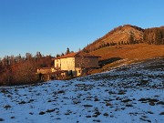 61 Cascina Vecchia con Vaccareggio colorato di iniziale tramonto